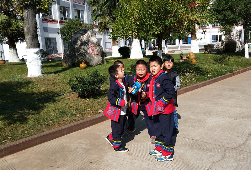 祿勸彝族苗族自治縣祿勸民族小學民族校服定制和教師彝族民族風格職業服裝定制案例